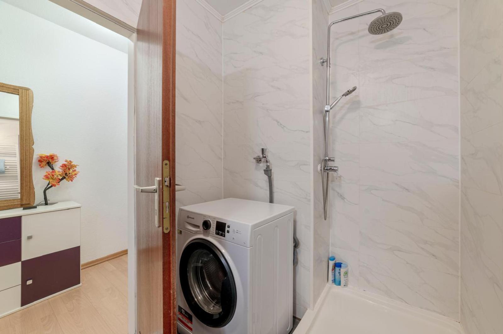 דיסלדורף Schoene, Moeblierte Wohnung Mit Balkon Und Tiefgarage מראה חיצוני תמונה
