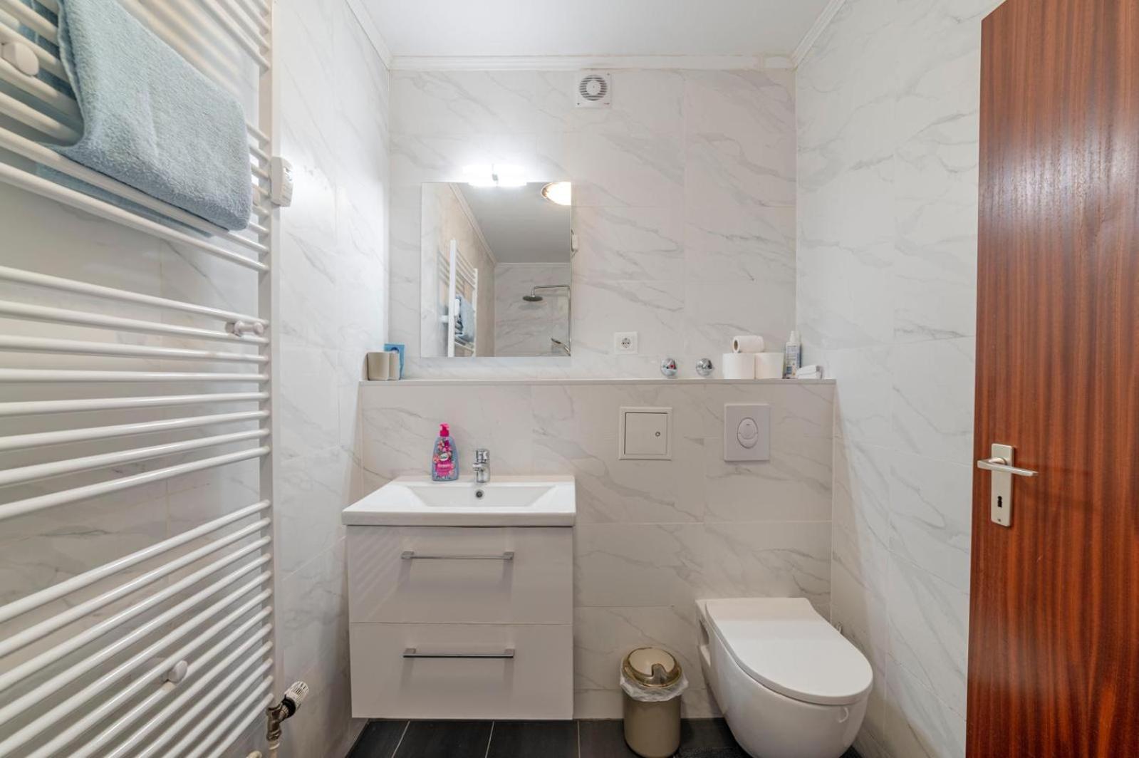 דיסלדורף Schoene, Moeblierte Wohnung Mit Balkon Und Tiefgarage מראה חיצוני תמונה